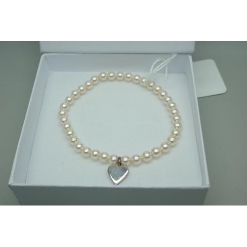 7222 - Swarovski pearl bracelet with silver heart