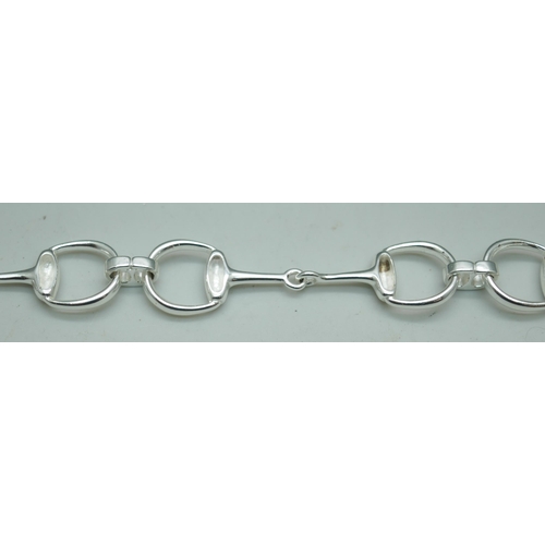 7223 - A 925 silver snaffle bracelet