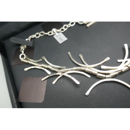 7224 - A 925 sterling silver handmade necklace by Cavandish French, 51.4g