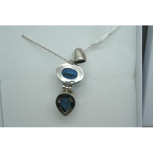 7228 - A silver articulated pendant set with two colour changing Siberian quartz, 14.1g