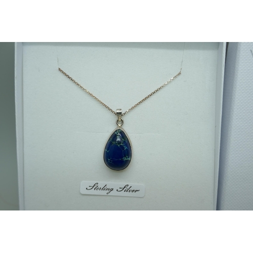 7231 - A silver and Lapis lazuli pendant, 5.3g