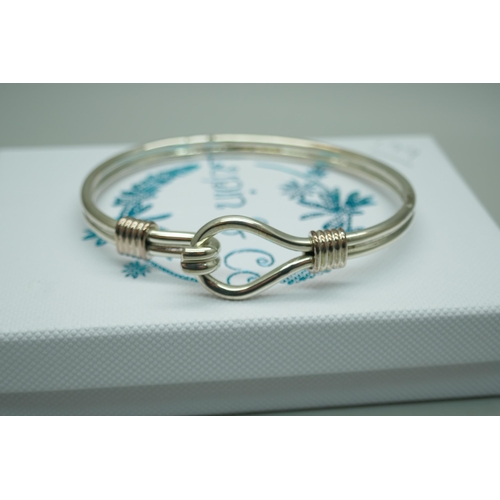 7239 - A silver bangle, 26.6g