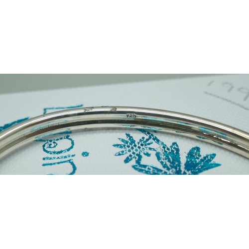 7239 - A silver bangle, 26.6g