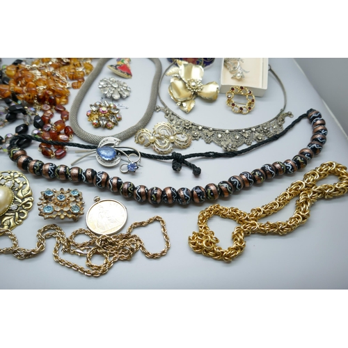 7249 - A large collection of costume jewellery