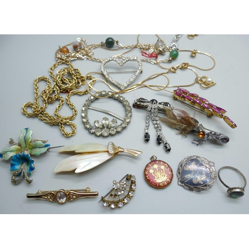 7249 - A large collection of costume jewellery