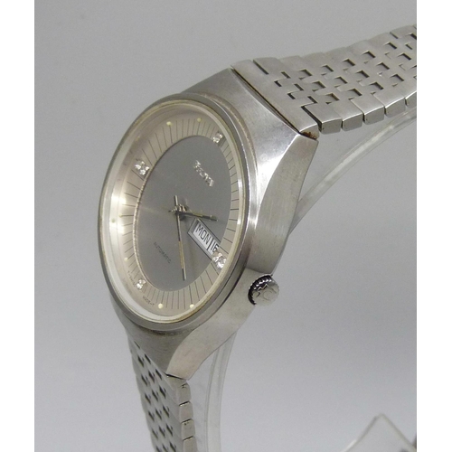 7307D - A Bulova automatic wristwatch, with elliptical case