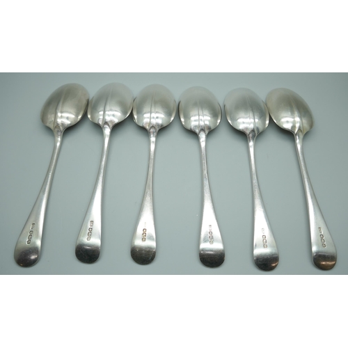 7364 - A set of six silver dessert spoons, 339g, 17.5cm