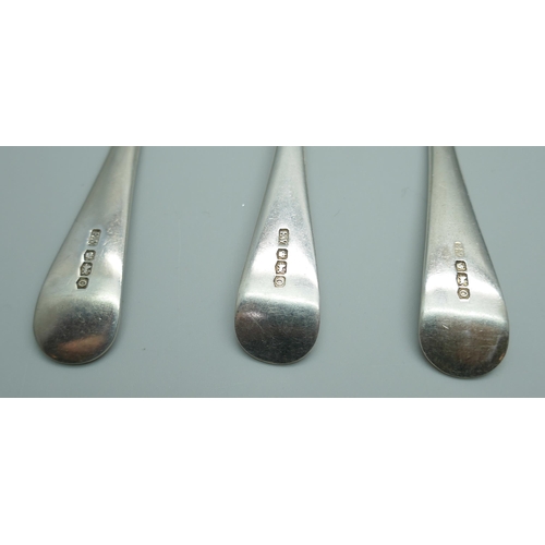 7364 - A set of six silver dessert spoons, 339g, 17.5cm