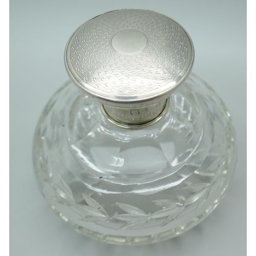 7365 - A silver top scent bottle, Walker & Hall, with inner stopper, height 72mm