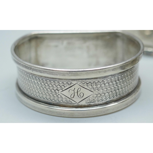 7371 - Four silver napkin rings, 78g