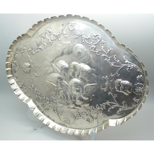 7373 - A silver tray with Reynolds Angels detail, Chester 1904, 272g, 23.5cm x 30.5cm