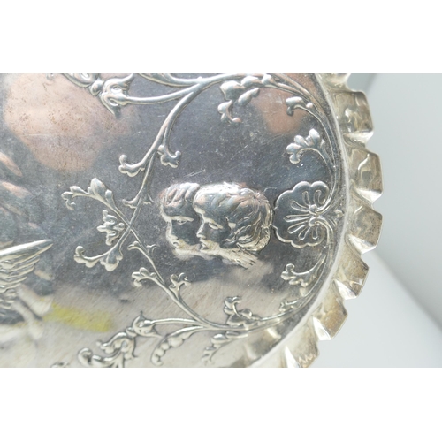 7373 - A silver tray with Reynolds Angels detail, Chester 1904, 272g, 23.5cm x 30.5cm