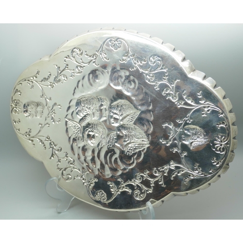 7373 - A silver tray with Reynolds Angels detail, Chester 1904, 272g, 23.5cm x 30.5cm