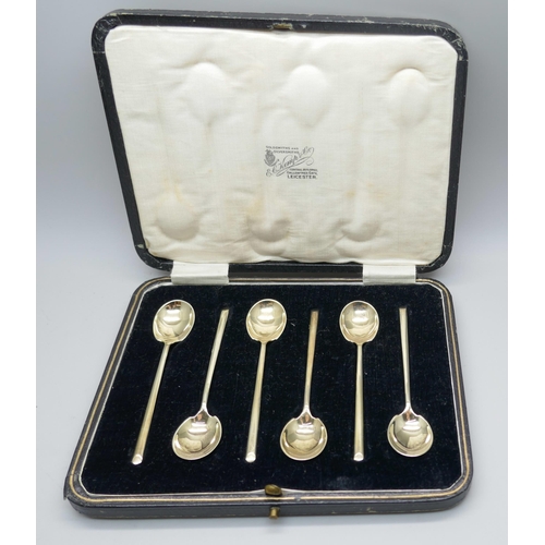 7379 - A set of six silver gilt coffee spoons, cased, 34g