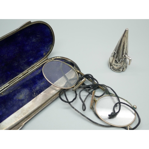 7381 - A silver spectacles case, a/f, and a silver candle snuffer