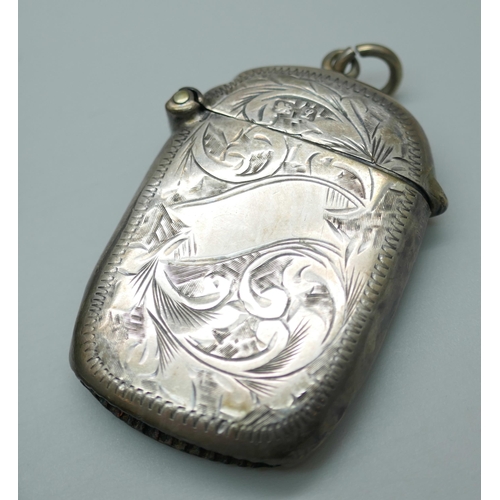 7382 - A white metal purse and a silver vesta case