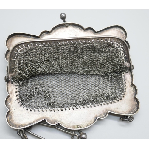 7382 - A white metal purse and a silver vesta case