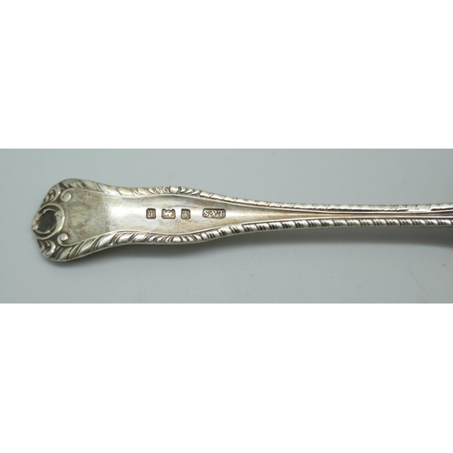 7384 - A small silver serving spoon, Birmingham 1901, 16g