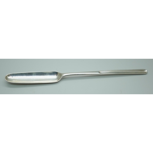 7385 - A George IV silver marrow scoop, London 1821, 46g