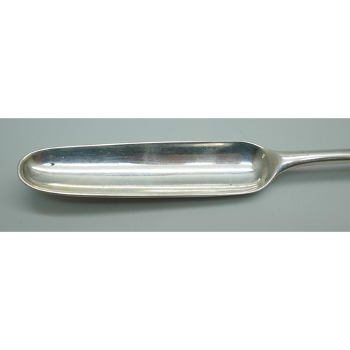 7385 - A George IV silver marrow scoop, London 1821, 46g