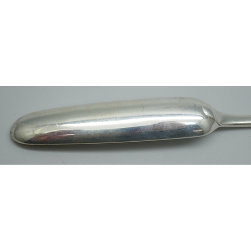 7385 - A George IV silver marrow scoop, London 1821, 46g