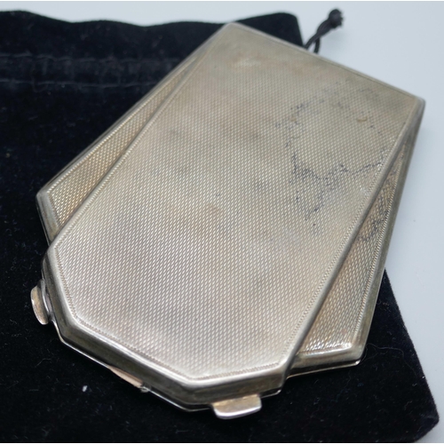 7391 - A silver and enamelled Art Deco compact