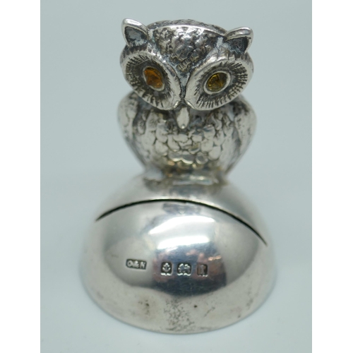 7392 - A silver owl menu holder with gem set eyes, Birmingham 1908