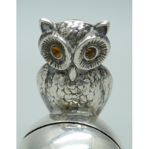 7392 - A silver owl menu holder with gem set eyes, Birmingham 1908