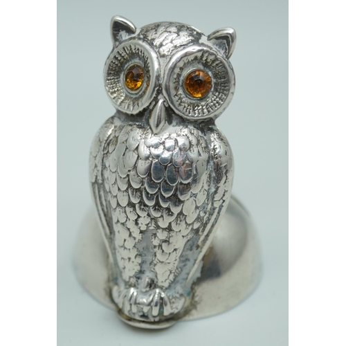 7392 - A silver owl menu holder with gem set eyes, Birmingham 1908