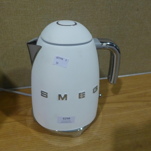 6298 - Smeg Retro Matte White Kettle   - This lot requires a UK adapter (343-59) *This lot is subject to Va... 