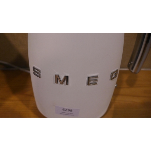 6298 - Smeg Retro Matte White Kettle   - This lot requires a UK adapter (343-59) *This lot is subject to Va... 