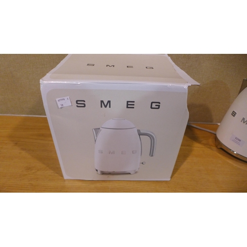 6298 - Smeg Retro Matte White Kettle   - This lot requires a UK adapter (343-59) *This lot is subject to Va... 