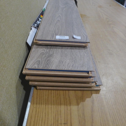 6304 - Hartford Oak Laminate Flooring    (348-205) *This lot is subject to Vat