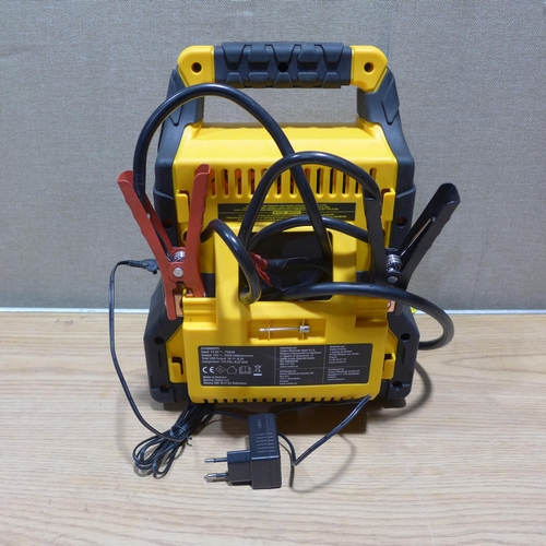 6181 - Cat Jump Starter 1200 Amp - This lot requires a UK adapter(343-95) *This lot is subject to Vat