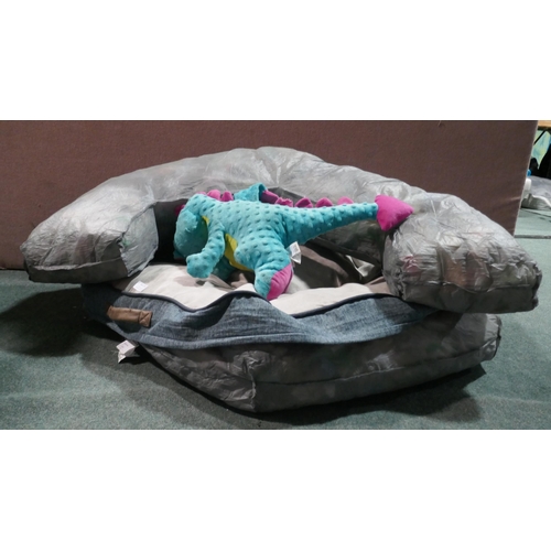 6129 - Godog Jumbo Dog Toy and a Kirkland Signature Hexagon Napper Pet Bed (348-147,154) *This lot is subje... 