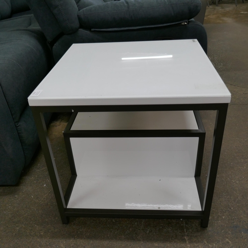 3250 - A Flux contemporary lamp table with shelf