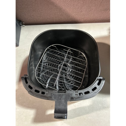 6294 - Gourmia Air Fryer 7Qt  and a Rexel Secure S5 Strip Cut Shredder - This lot requires a UK adapters (3... 