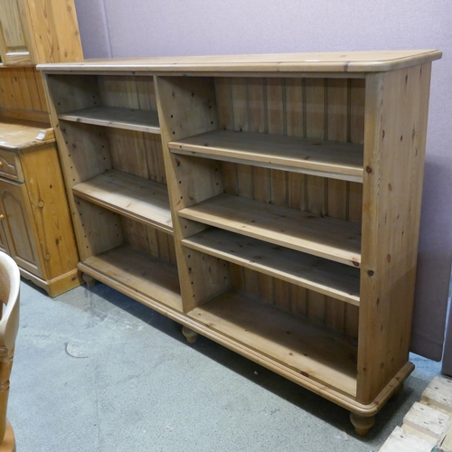 3273 - A vintage pine long bookshelf