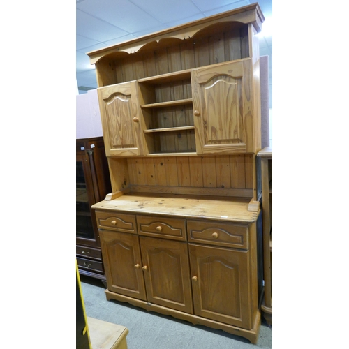 3276 - A large pine kitchen dresser/display cabinet