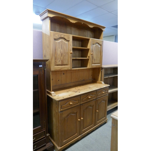 3276 - A large pine kitchen dresser/display cabinet