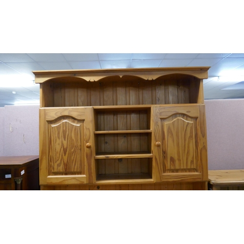 3276 - A large pine kitchen dresser/display cabinet