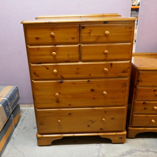 3279 - A Pine 7 drawer chest