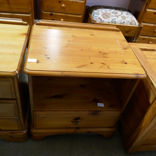 3285 - A pine bedside cabinet