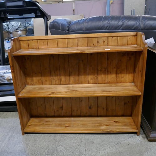 3292 - A pine bookcase