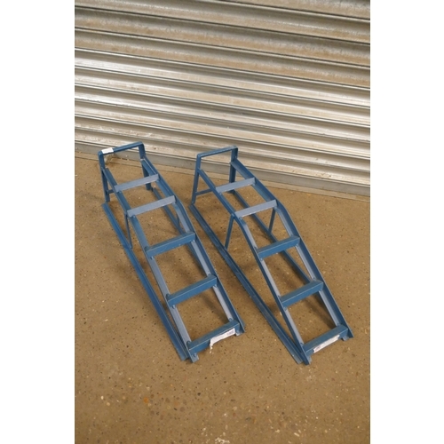 5312 - A pair of metal car ramps