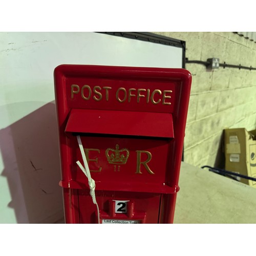 5104 - A pressed steel ER II Post Office post box* This lot is subject to VAT