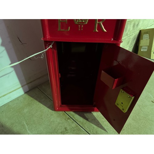 5104 - A pressed steel ER II Post Office post box* This lot is subject to VAT