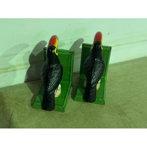 5126 - A pair of cast metal toucan book ends* This lot is subject to VAT