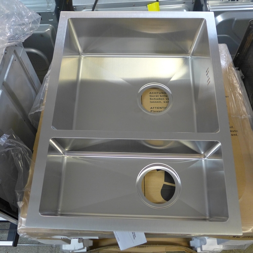 4012 - Two Stainless Steel Bowls 1.5 *This lot is subject to VAT