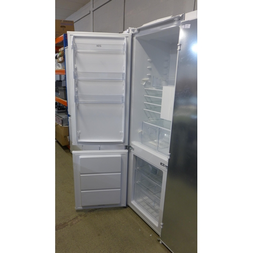 4019 - AEG Integrated 70/30 Fridge Freezer (Frost Free), Original RRP £832.5 + Vat (477-116) *This lot is s... 